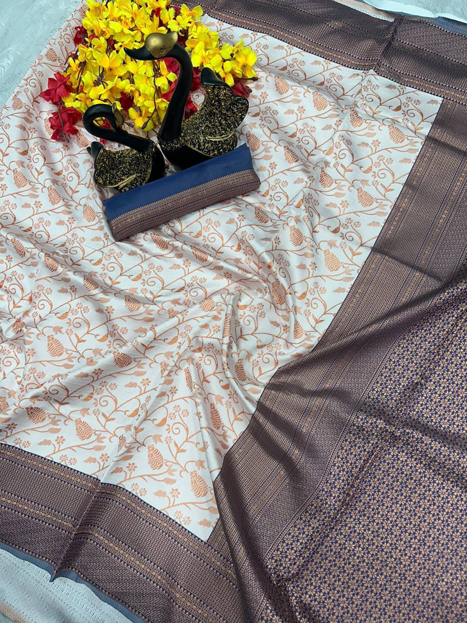 Organic Banarasi Sarees For Intimate And Big Fat Indian Weddings, That Are Light On Your Skin And Uplift Your Wedding Shenanigans