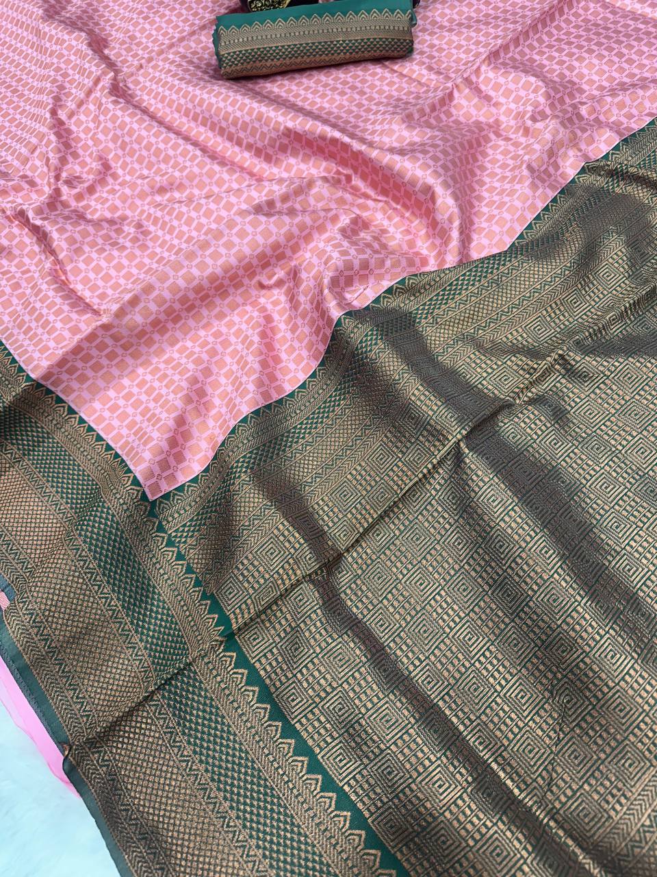 Onion Color Organic Banarasi Sarees For Intimate And Big Fat Indian Weddings, That Are Light On Your Skin And Uplift Your Wedding Shenanigans