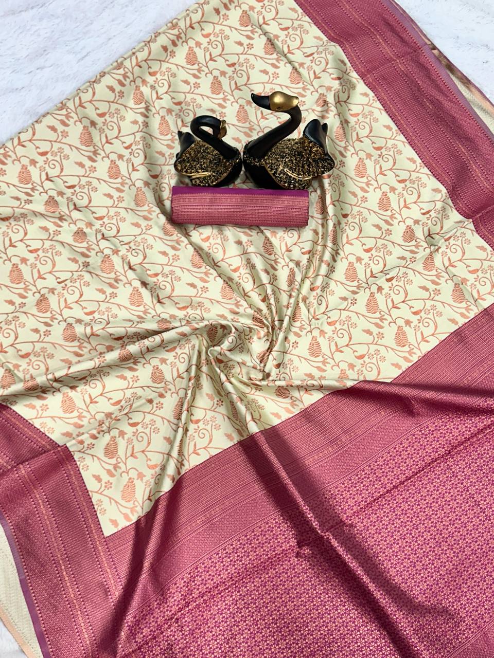 Organic Banarasi Sarees For Intimate And Big Fat Indian Weddings, That Are Light On Your Skin And Uplift Your Wedding Shenanigans