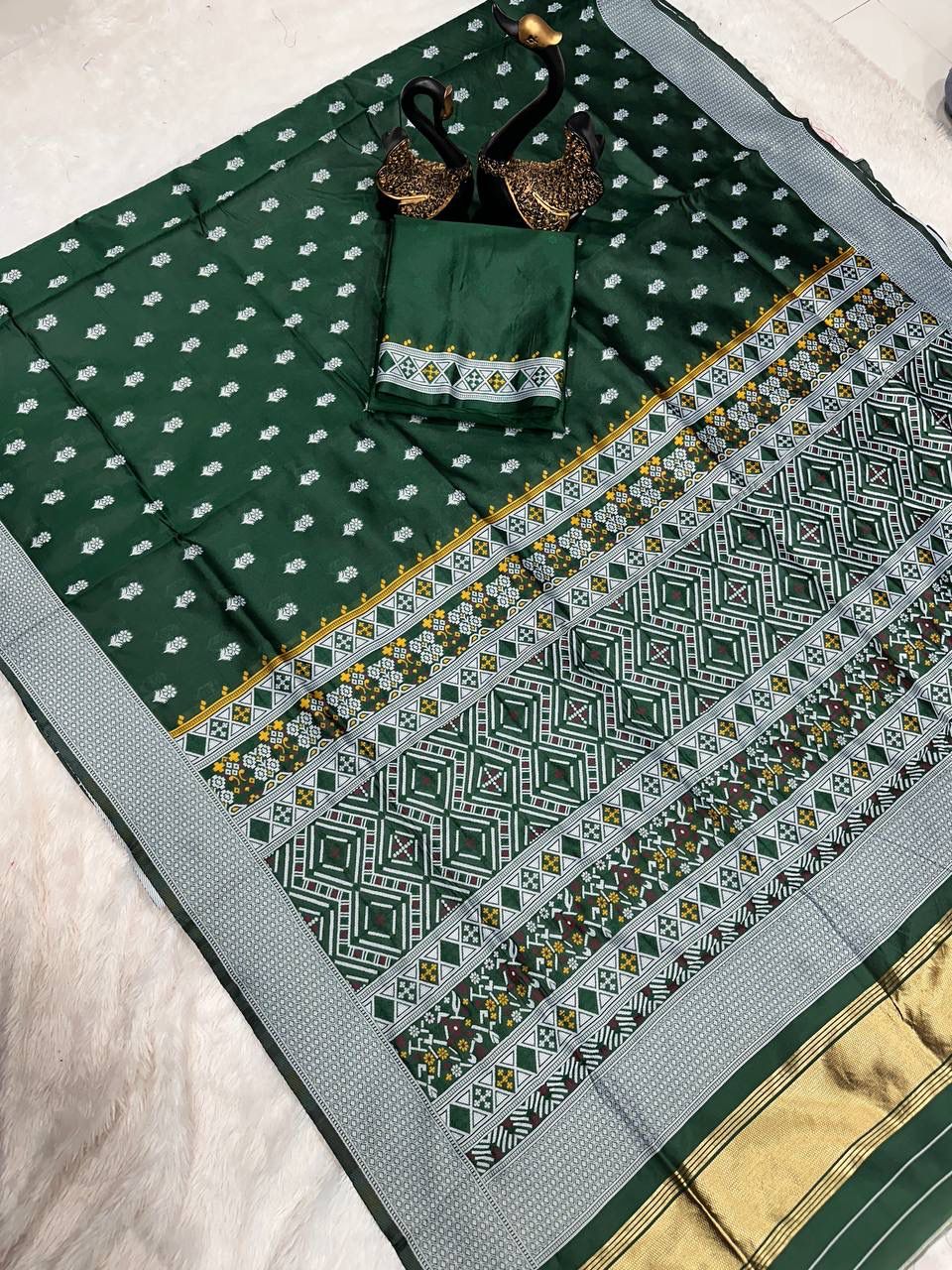 Green Color Soft Banarasi Silk Saree With jacquard Weaving