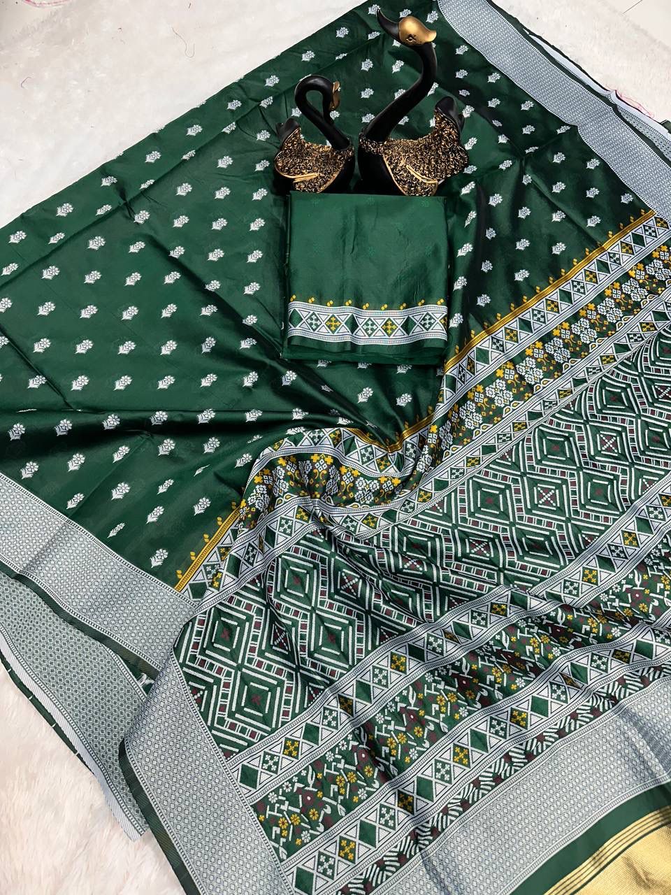 Green Color Soft Banarasi Silk Saree With jacquard Weaving