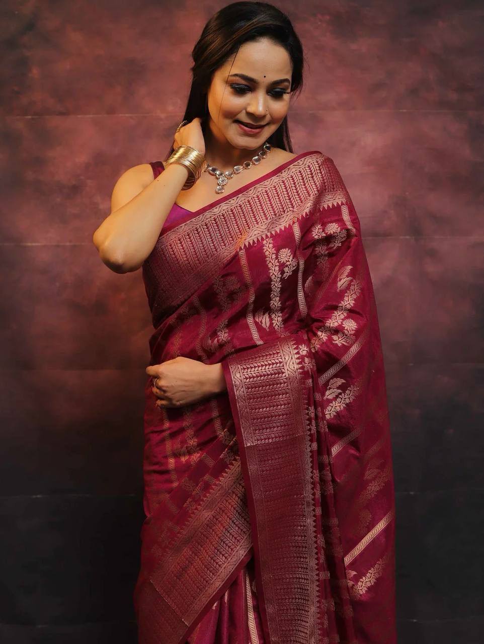 Maroon Color Organic Banarasi Sarees For Intimate And Big Fat Indian Weddings, That Are Light On Your Skin And Uplift Your Wedding Shenanigans