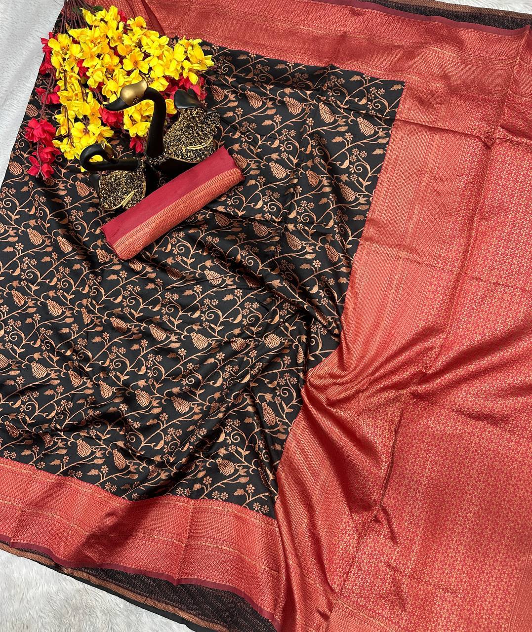 Organic Banarasi Sarees For Intimate And Big Fat Indian Weddings, That Are Light On Your Skin And Uplift Your Wedding Shenanigans